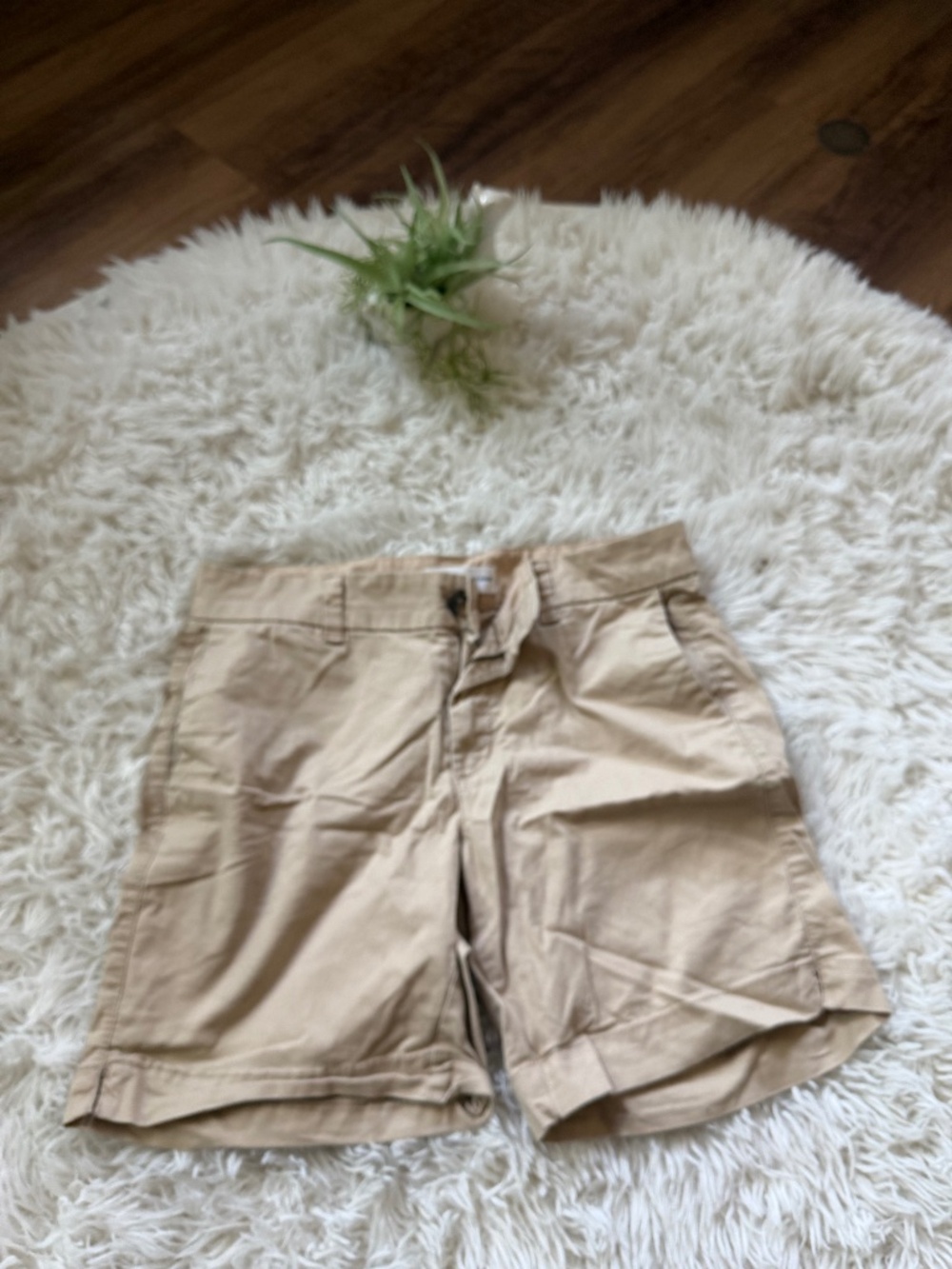 Classic Old Navy Khaki Women's Bermuda high waisted summer short Shorts cut with